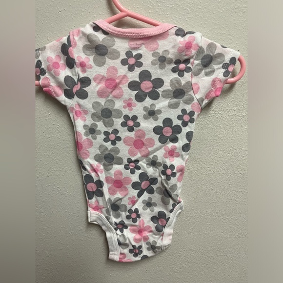 Gerber Elephant 3 piece onesie set - Picture 3 of 10